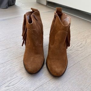Steve Madden suede booties with fringe. Size 7